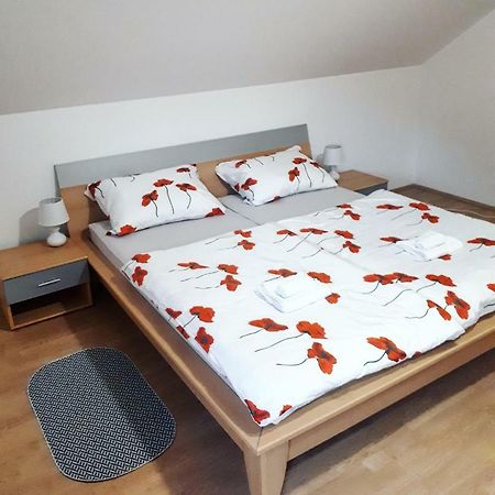 Apartman Lena Tusilovic Exterior foto