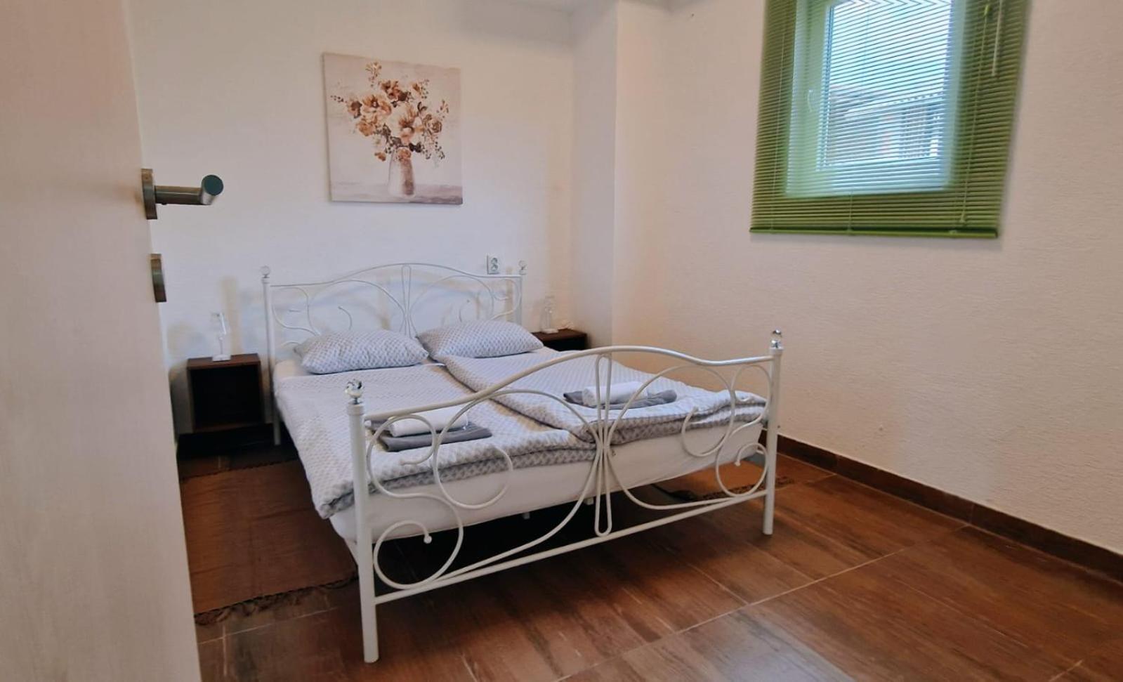 Apartman Lena Tusilovic Exterior foto