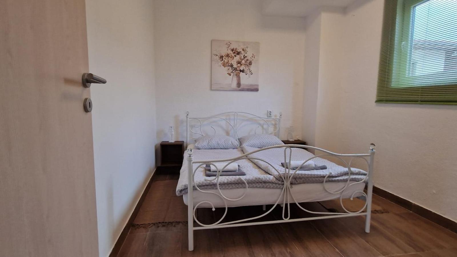 Apartman Lena Tusilovic Exterior foto